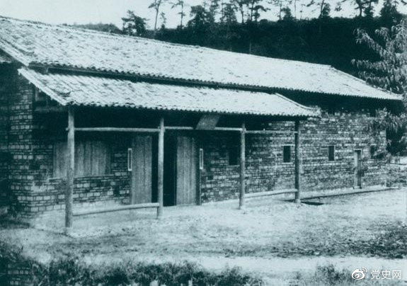 1929年1月4日至6日,毛泽东在宁冈县柏露村主持召开边界党、团特委和红四、五军军委、各县县委负责人联席会议。图为柏露会议会址。