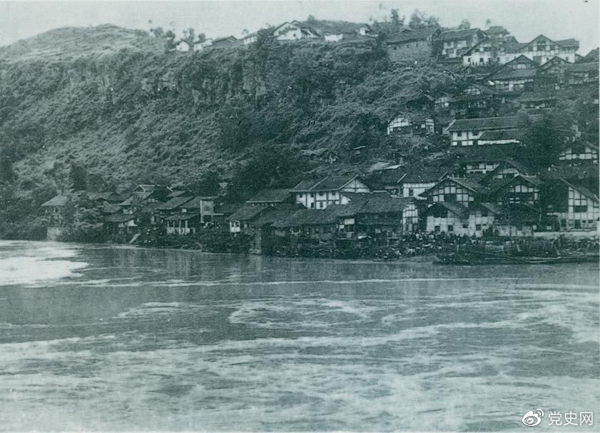 1935年1月19日,红军离开遵义,移师北上。根据敌情的不断变化,毛泽东等采取高度灵活的运动战方针,指挥红军四渡赤水。图为红军二渡赤水的渡口之一:太平渡。
