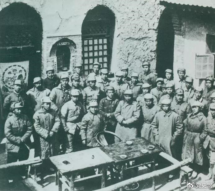1940年2月8日,八路军政治部在山西省武乡县驻地召开太行文艺座谈会,朱德在会上讲话。